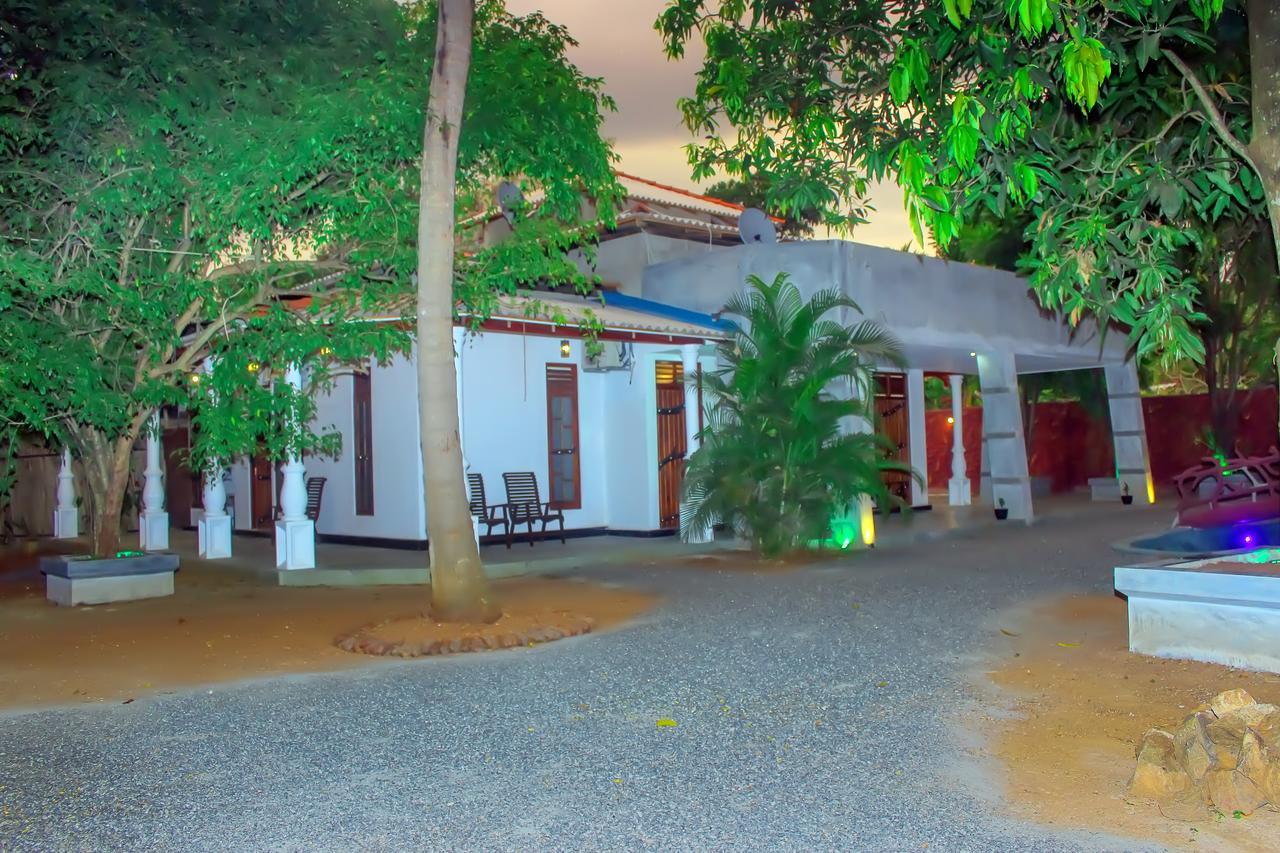 Induwara Safari Resort ウダワラウェ エクステリア 写真